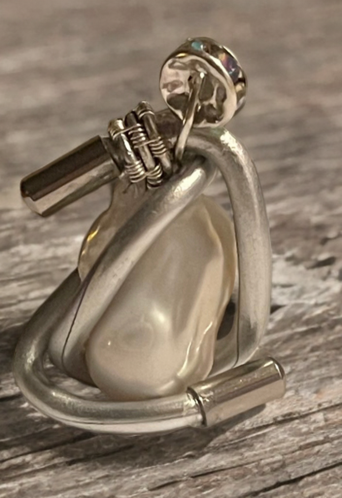 Handcrafted Baroque Pearl Charm – Artistic Elegance