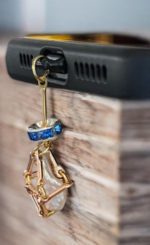 Baroque Pearl USB/Lightning Charm – Gold Toned Cage with Sapphire Blue Accents