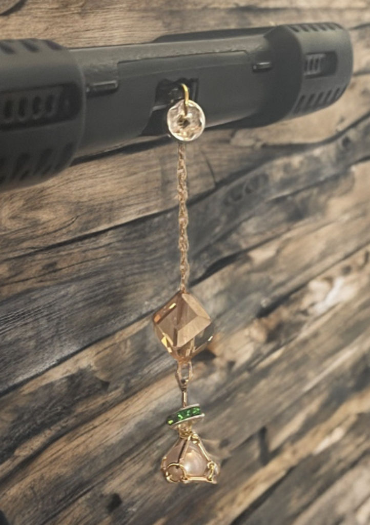 Petite Edison Pearl USB-C Charm – Emerald & Golden Gemstone Accent