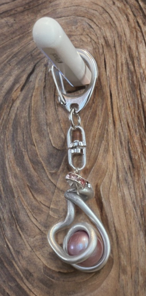 ✨ Handcrafted Edison Pearl Keychain ✨