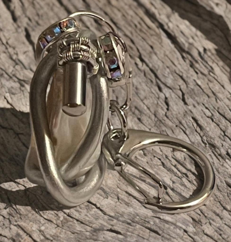 Handcrafted Baroque Pearl Charm – Artistic Elegance
