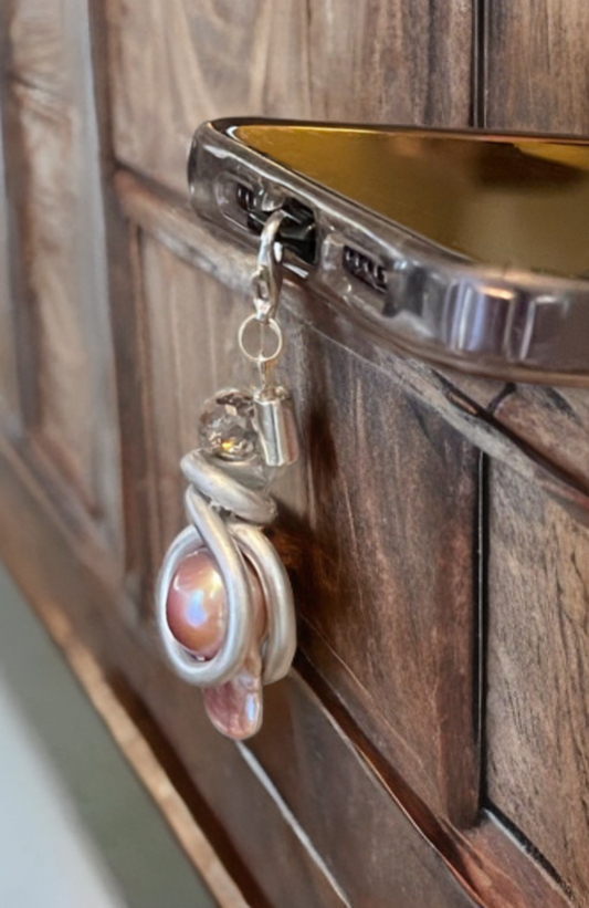 Baroque Pearl USB/Lightning Port Charm – Handcrafted Elegance