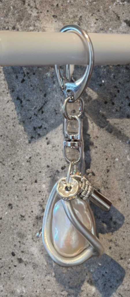 Handcrafted Baroque Pearl Charm – Artistic Elegance