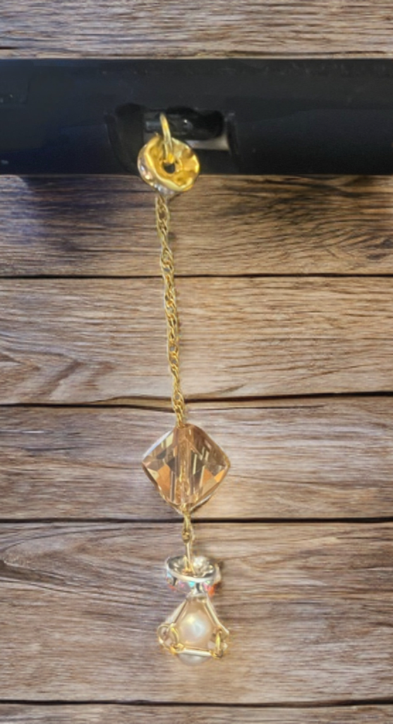 Double Edison Pearl USB-C Charm – Golden Gemstone Accent