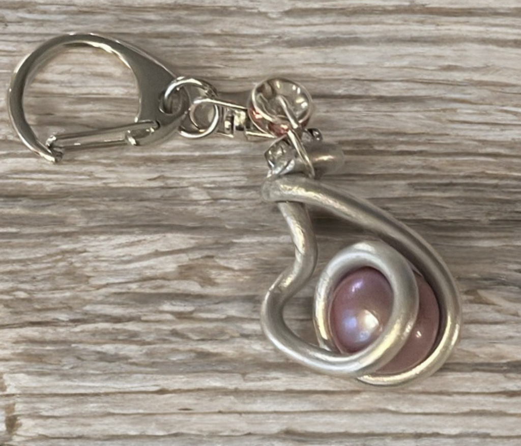 ✨ Handcrafted Edison Pearl Keychain ✨