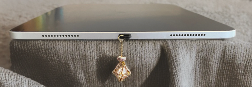 Petite Baroque Button Pearl USB-C Charm