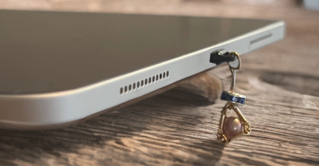 Petite Edison Pearl USB-C Port Charm enclosed in gold toned bar link cage