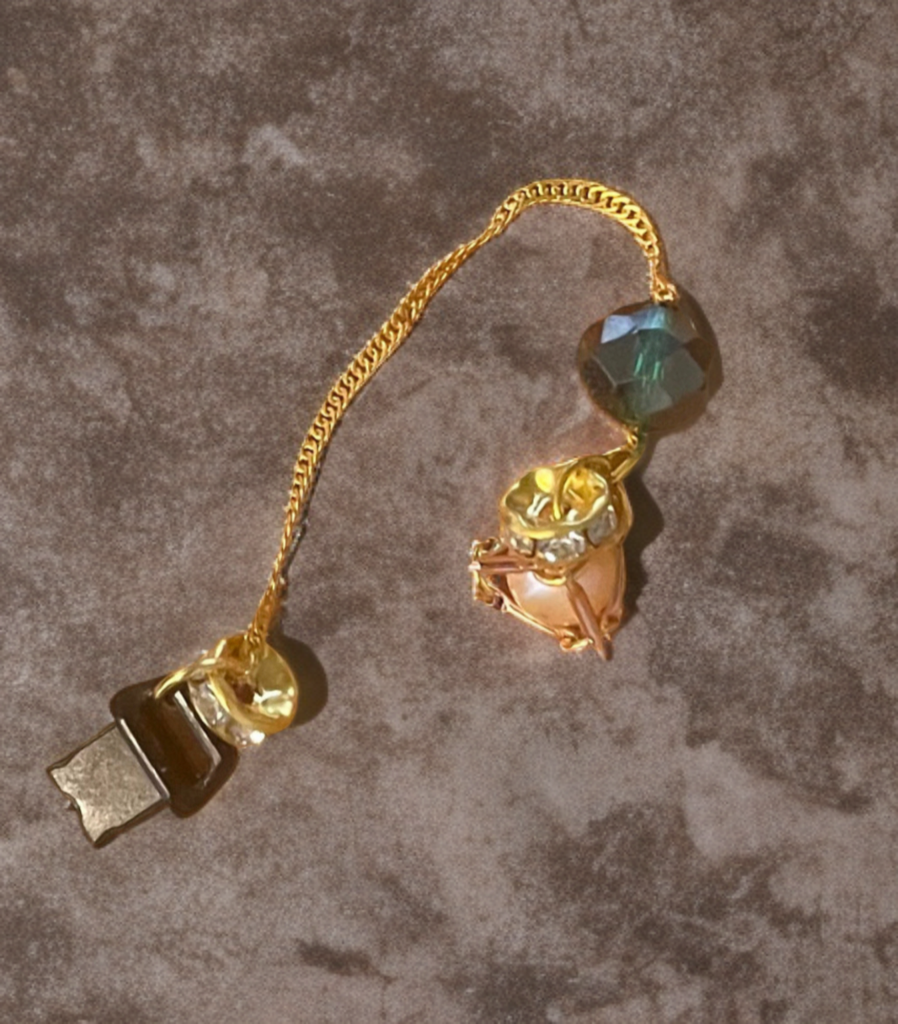 Petite Edison Pearl Lightning Port Charm – Emerald Accent
