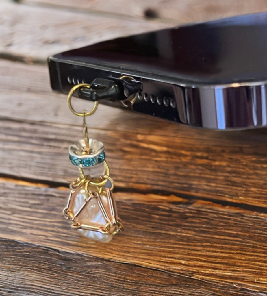 Petite Baroque Pearl USB/Lightning Port Charm