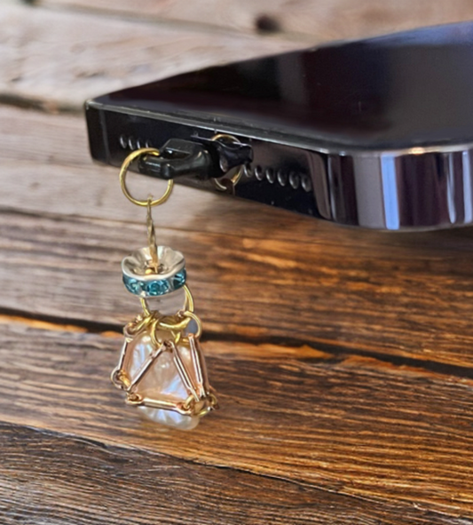 Petite Baroque Pearl USB/Lightning Port Charm