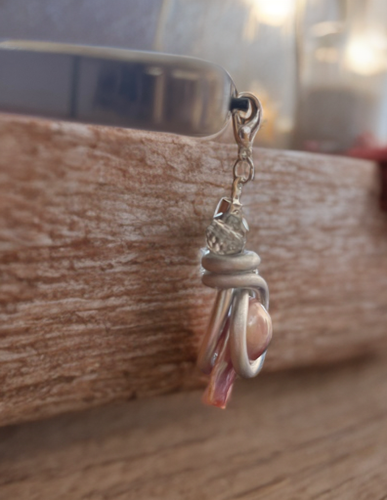 Baroque Pearl USB/Lightning Port Charm – Handcrafted Elegance