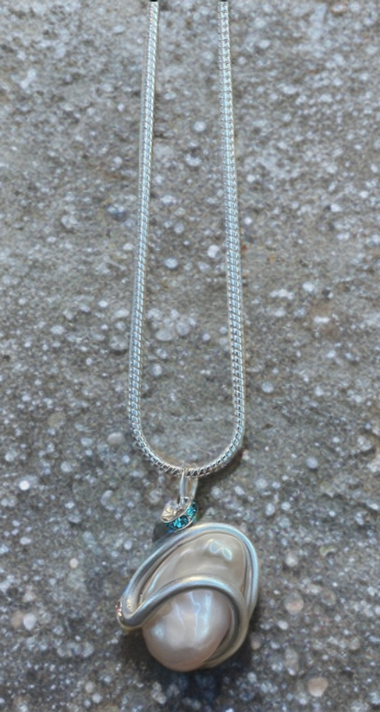 Elegant Baroque Pearl Pendant Necklace – Handcrafted 925 Sterling Silver with Crystal Accents