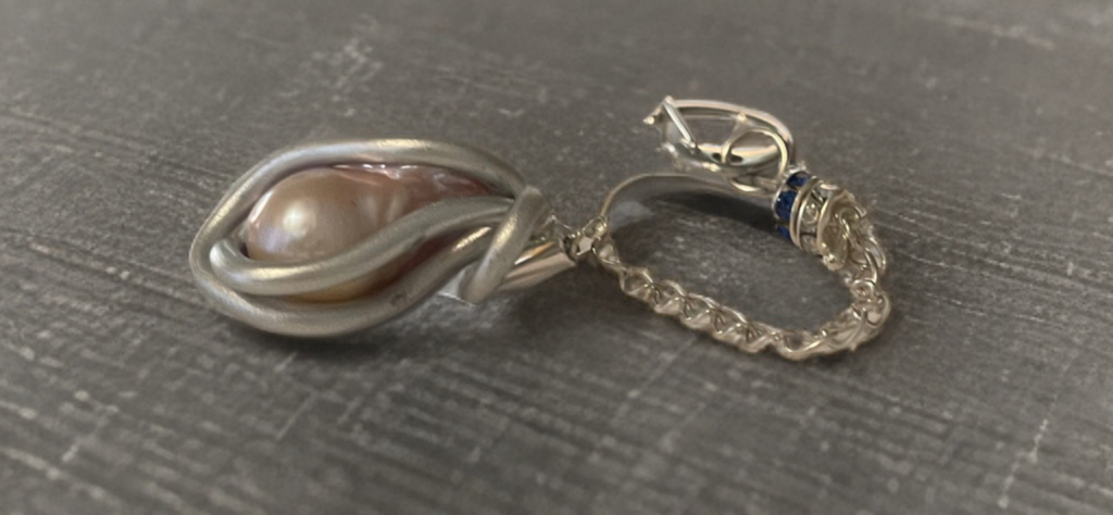 Baroque Edison Pearl Keychain Clip – Hand-Wrapped with Crystal Accents