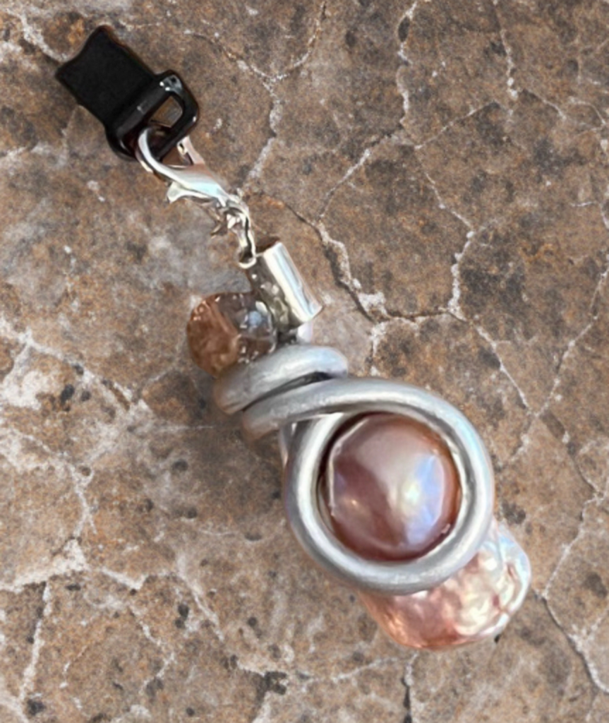 Baroque Pearl USB/Lightning Port Charm – Handcrafted Elegance