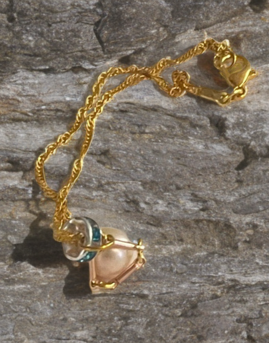 Edison Pearl Bracelet – Gold Toned Chain with Blue Crystal Accent (7”)