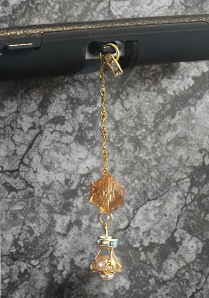 Double Edison Pearl USB-C Charm – Golden Gemstone Accent