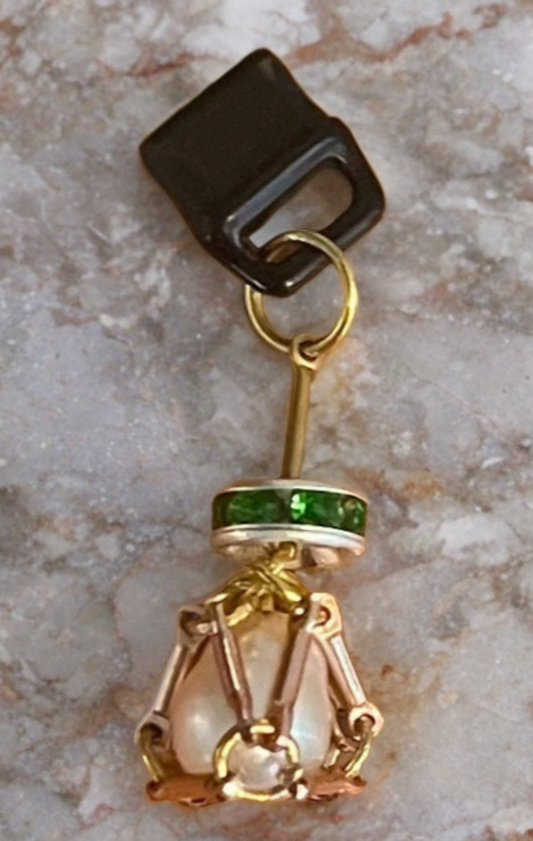 Petite Baroque Pearl USB-C Charm – Gold-Tone Cage with Green Crystal Accent