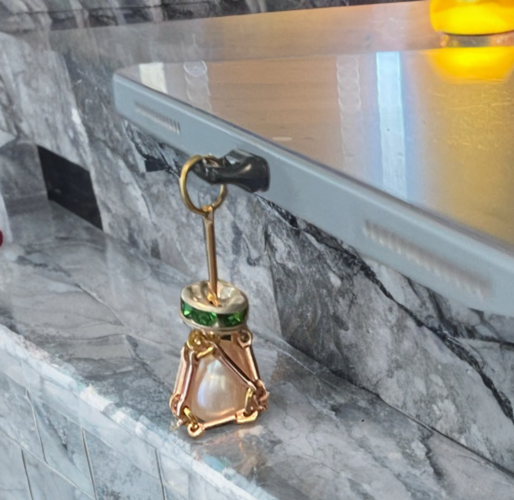 Petite Baroque Pearl USB-C Charm – Gold-Tone Cage with Green Crystal Accent
