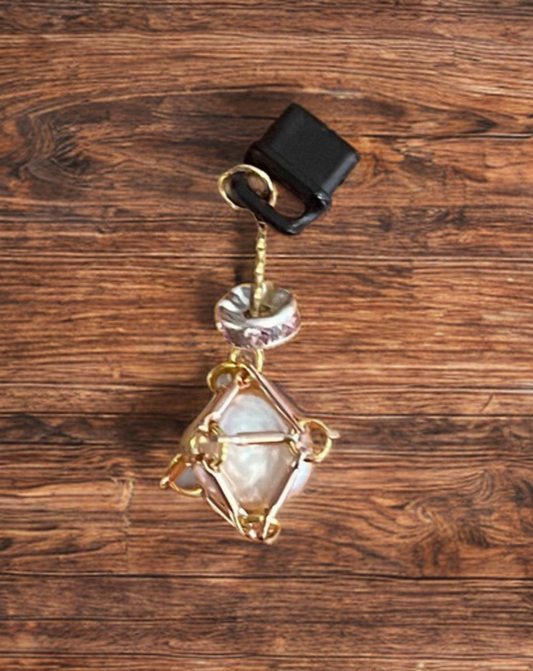Petite Baroque Button Pearl USB-C Charm