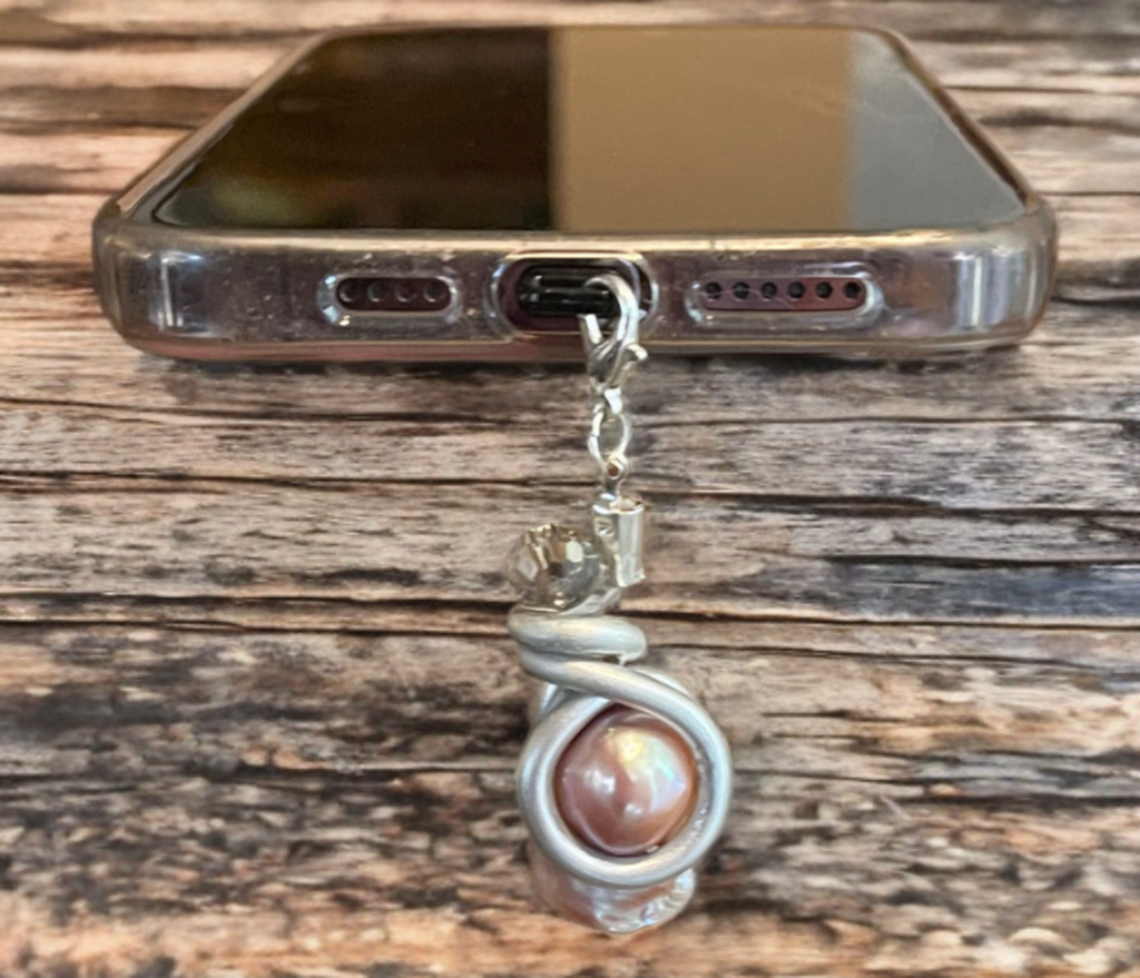 Baroque Pearl USB/Lightning Port Charm – Handcrafted Elegance