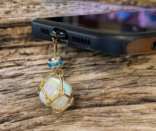 Baroque Pearl USB Lightning Port Charm – Handmade Gold-Toned Bar Link Cage