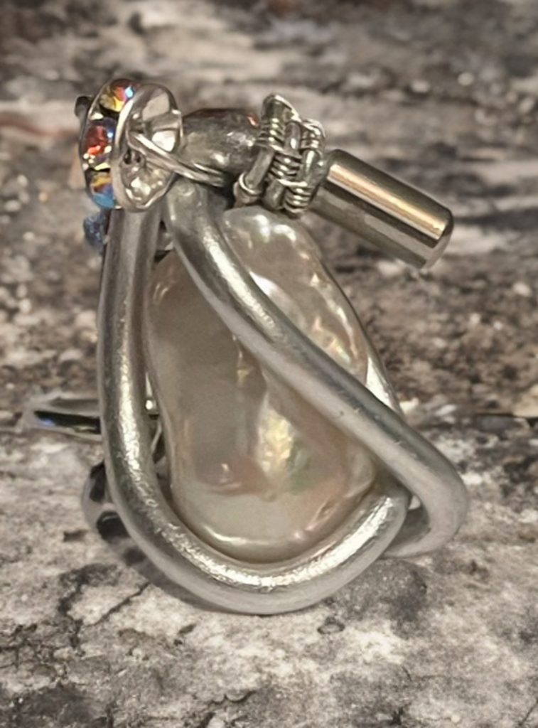 Handcrafted Baroque Pearl Charm – Artistic Elegance
