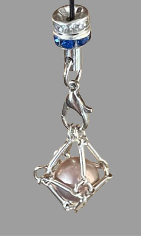 Edison Pearl USB-C Charm – Handcrafted Bar Link Cage