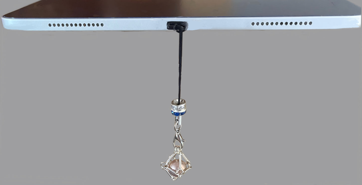 Edison Pearl USB-C Charm – Handcrafted Bar Link Cage