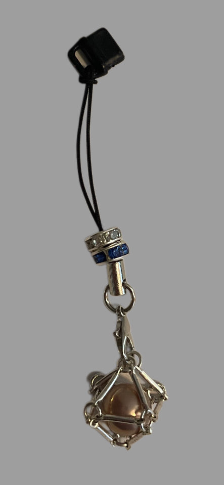 ✨ USB-C Pearl Device Charm – Handcrafted Elegance Meets Modern Tech ✨